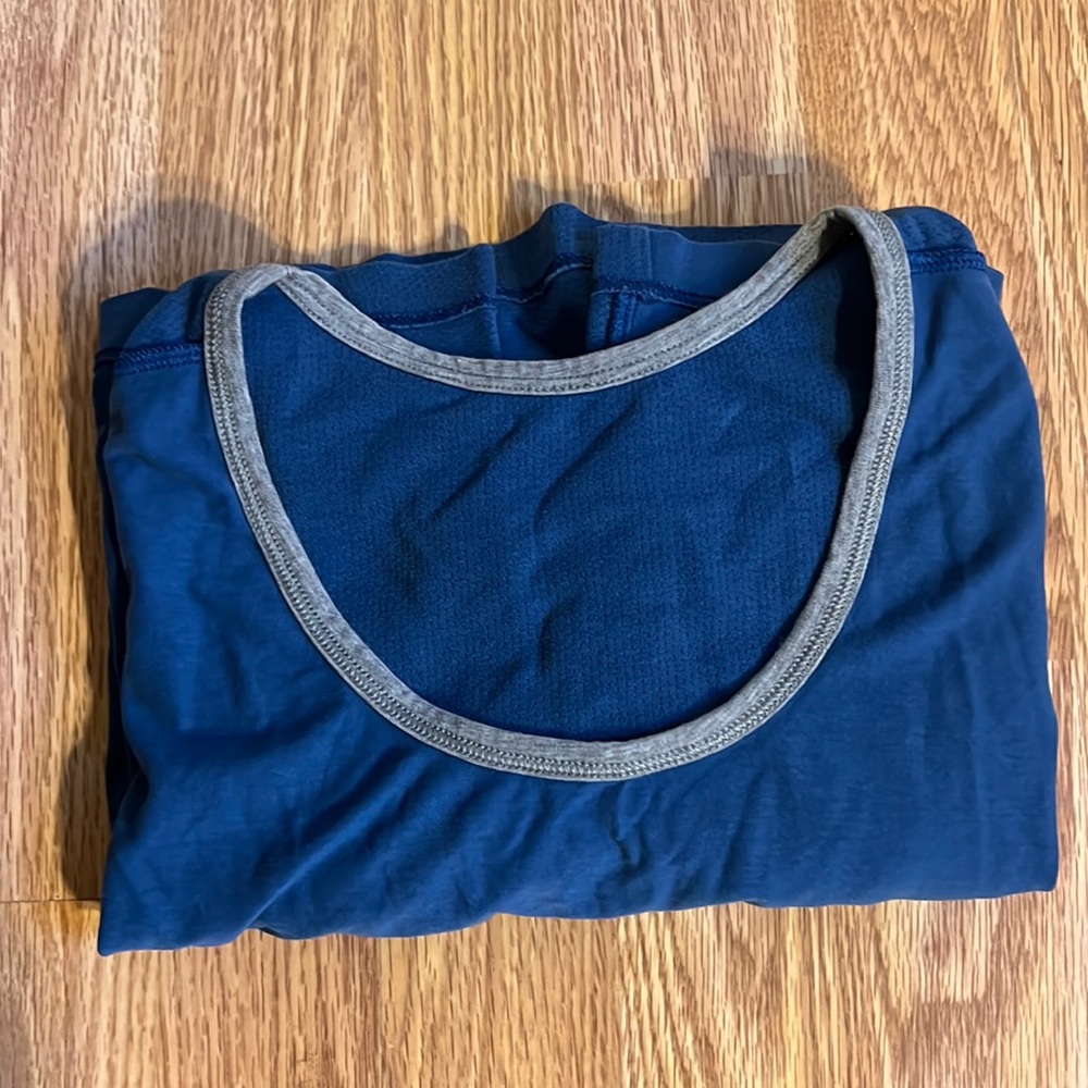 Men’s blue Lululemon tank.